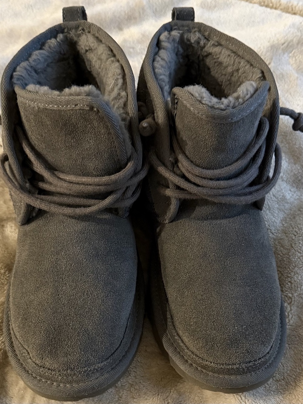 UGG Neumel Boot Men's Chukka Boots Gray